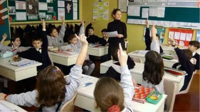 MEB'den kritik bir karar: Ortaokul ve liselerde o ders 16 saat olacak..