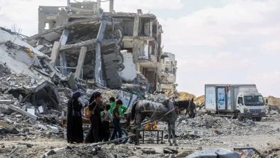 Gazze Belediyesi Ana Yolları Açma Çalışmalarını Sürdürüyor