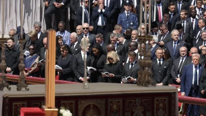 Papa’nın Cenazesine Numan Kurtulmuş Katıldı