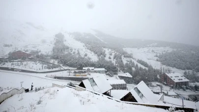 Erzurum’da Mayıs Ayı Ortasında Kar Yağdı