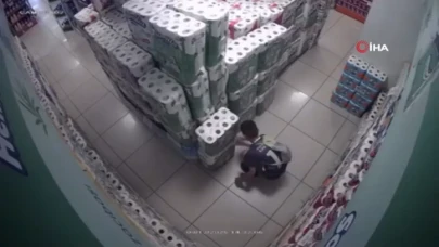 10 Yaşındaki Çocuk Market Kundakladı