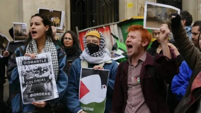 New York'ta Netanyahu'nun BM Ziyareti Protesto Edildi