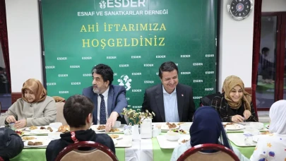 Mahmut Arıkan Ramazan Ayının İlk İftarı Yetimlerle Açtı