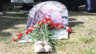 175 Karanfil İle ABD’nin Katlettiği Kız Çocuklarını Andılar