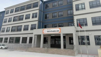 Faciadan Dönüldü! Okulda Tabanca İle Yakalandı