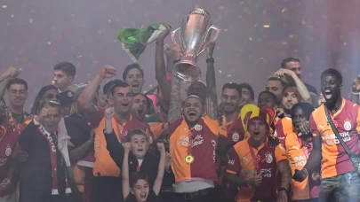 Galatasaray Kupasını Kaldırdı