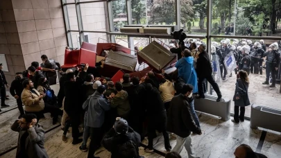 Kılıçdaroğlu Ekibi CHP Genel Merkezi'ne Polisle Girdi