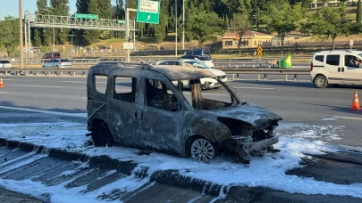 Esenyurt'ta Seyir Halindeki Araç Alev Topuna Döndü