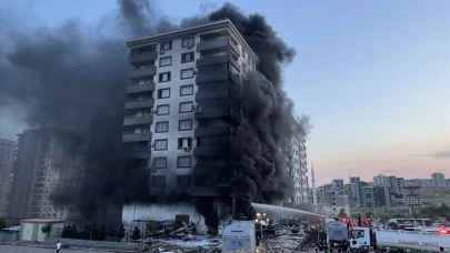 Şanlıurfa Karaköprü'de 10 Katlı Binada Yangın: Ekipler Seferber Oldu
