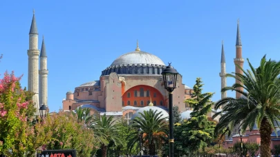 Ayasofya 6 Yıl Önce Bugün İbadete Açıldı