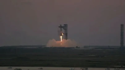 Spacex Uzaya 20 Uydu Fırlattı