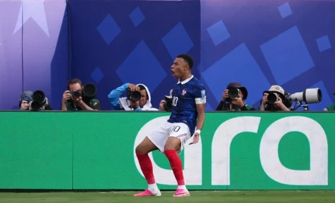 Fransa İsveç'i 3-0'la Geçti