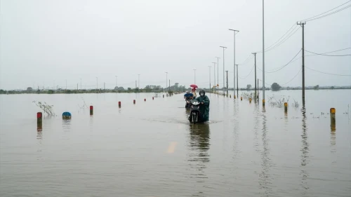 Sel ve Toprak Kaymasında 18 Kişi Öldü