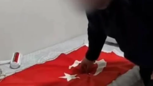 Türk Bayrağına Hakaret Eden Öğretmen Gözaltına Alındı