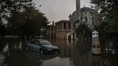 Kağıthane'deki Tarihi Sadabat Cami Sular Altında Kaldı