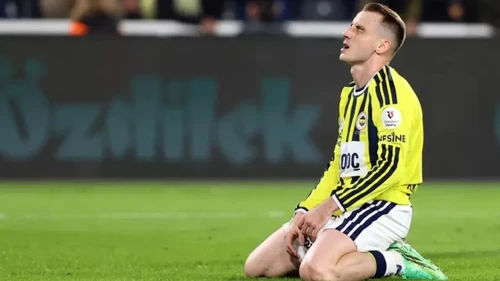 Kerem Aktürkoğlu Tribünlerle Tartıştı