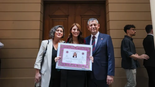 Özgür Özel’in Kızı İpek Özel Avukat Oldu