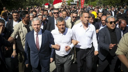 Özgür Özel ve Ekibi İYİ Parti'ye Geçiş Yapacak