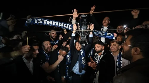 Erzurumspor Başarısını İstanbul Boğazı'nda Kutladı