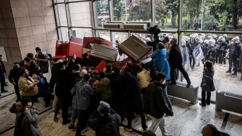 Kılıçdaroğlu Ekibi CHP Genel Merkezi'ne Polisle Girdi