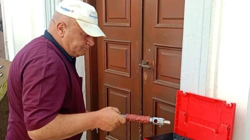 CHP Kars İl Başkanlığı'nın Kapısı Çilingirle Açıldı