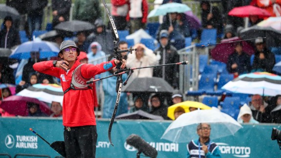 Mete Gazoz'un kekemeliğiyle dalga geçti hak ettiği şekilde tokat gibi cevap aldı: Sosyal medyada Mete Gazoz fırtınası esti