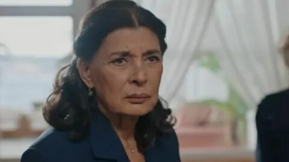 Yalı Çapkını dizisi ile ekranlarda olan efsane oyuncu Şerif Sezer'in kızı görenleri şok etti. Hattuç Hala'nın kızı görenleri şok etti. Meğer o da oyuncuymuş!