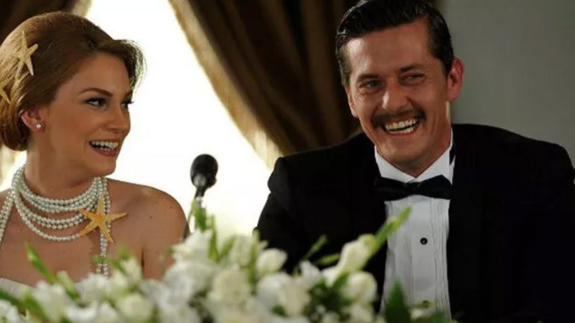 FETÖ’den kaçan ünlü oyuncunun son hali görenleri şoke etti! Amerika’da yeni bir hayat kuran Mete Horozoğlu,  tiyatro oyununda rol alacak