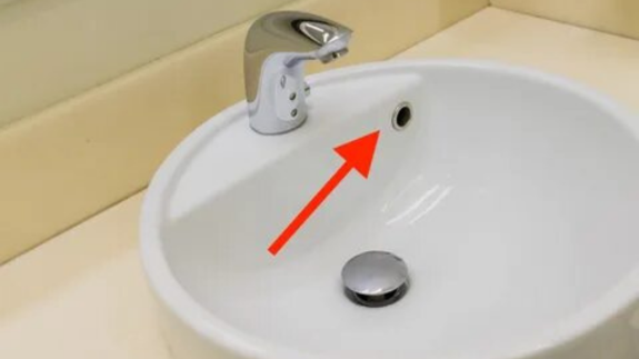 Lavabodaki delik ne işe yarar? Merakla beklenen sorunun cevabı belli oldu... İşte yanıtı!