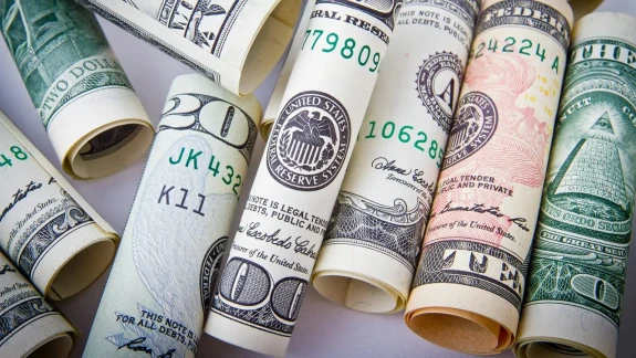 Hazine 2 Milyar Dolar Borçlandı