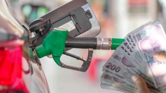 Benzine ve Motorine Dev ÖTV Zammı