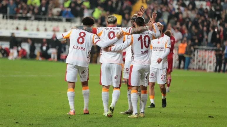 Galatasaray 4-1'lik Galibiyetle Zirveye Devam