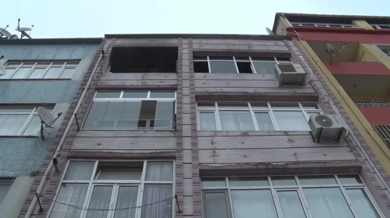 İstanbul'da Eşini Katledip Evi Ateşe Verdi