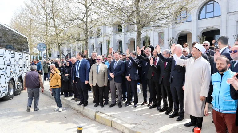 İstanbul’dan İlk Hac Kafilesi Dualarla Uğurlandı