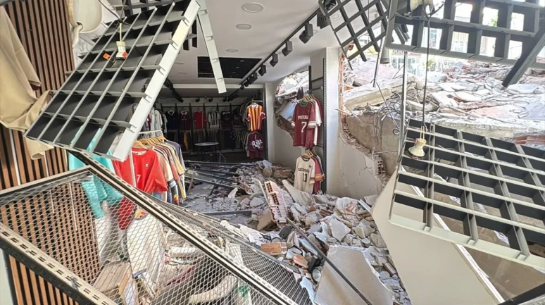 İstanbul Güngören'de Korkutan Çökme