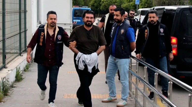 Rasim Ozan Kütahyalı'ya Gözaltı