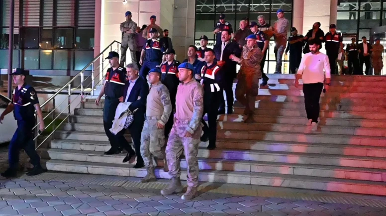 Eski Belediye Başkanları Tutuklandı