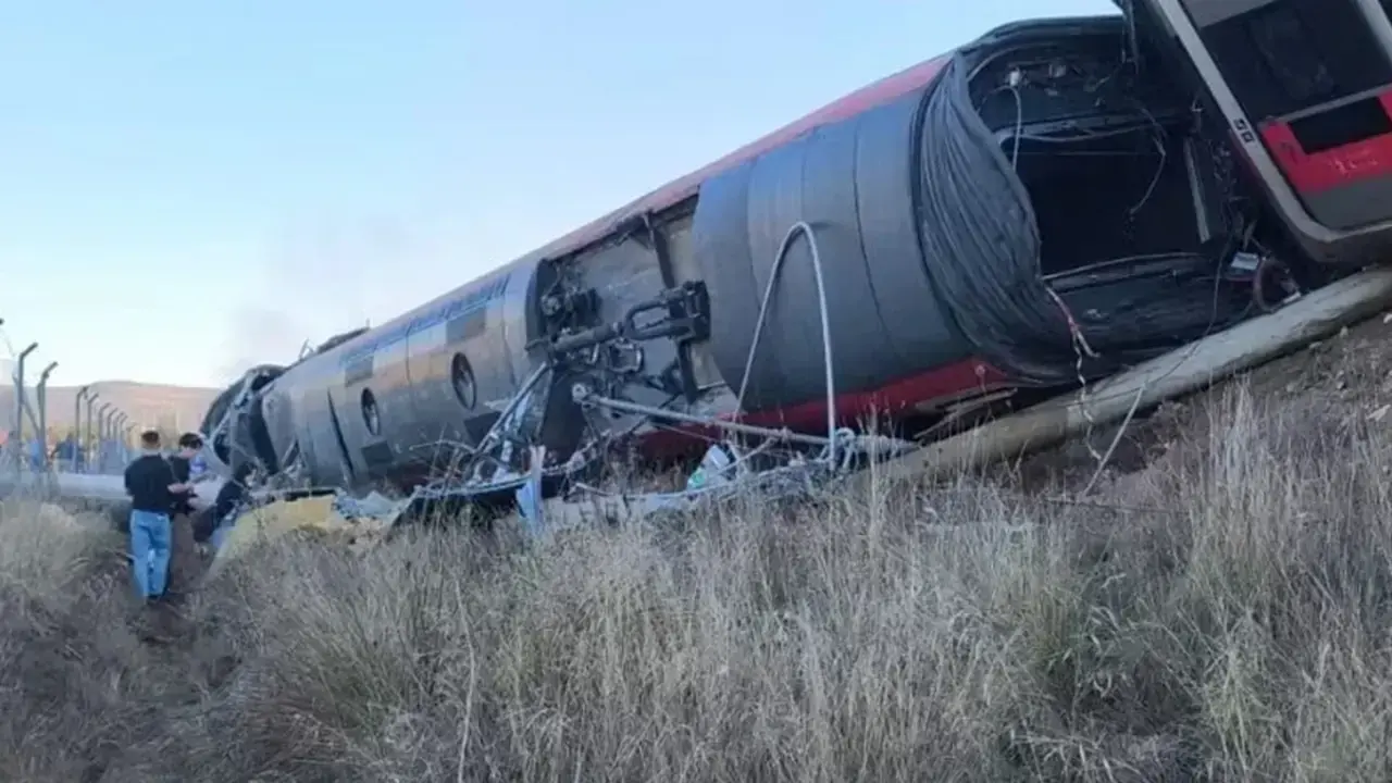 İspanya'da İki Yüksek Hızlı Tren Kafa Kafaya Çarpıştı: 