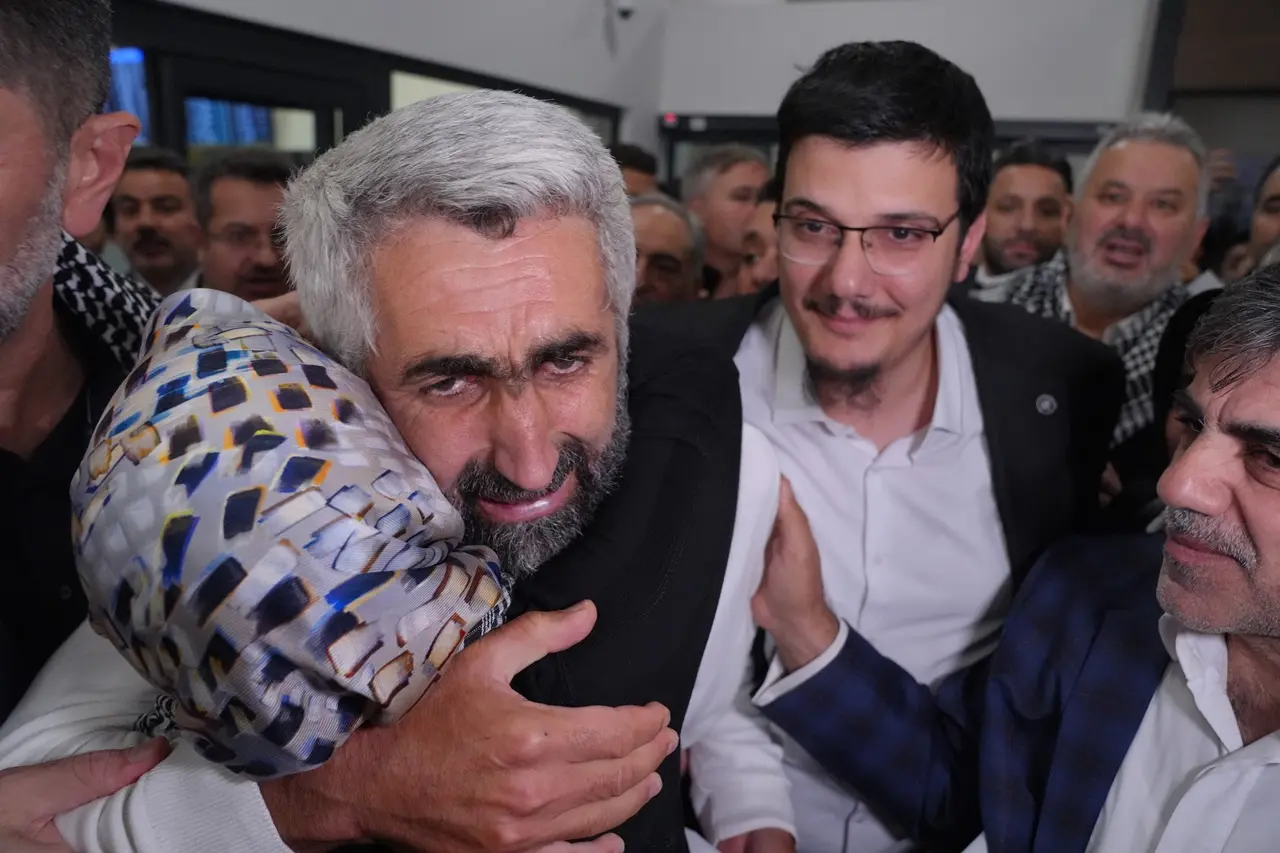 Sumud Filosu aktivisti 15 Türk vatandaşını taşıyan THY uçağı İstanbul'a ulaştı