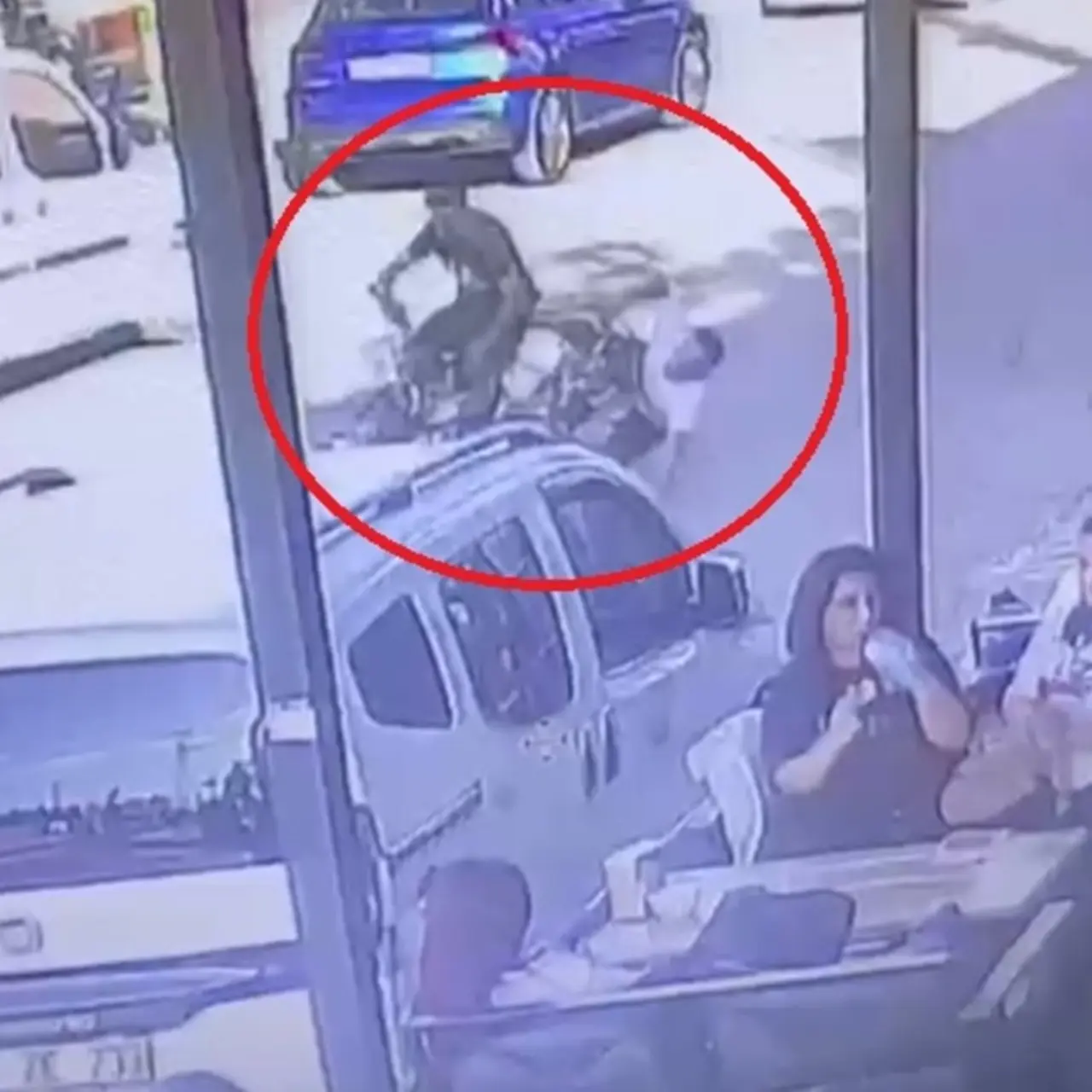 Adana'da Güvenlik Kamerasınca Kaydedilen Bıçaklı Kavgayla İlgili 4 Kişi Tutuklandı