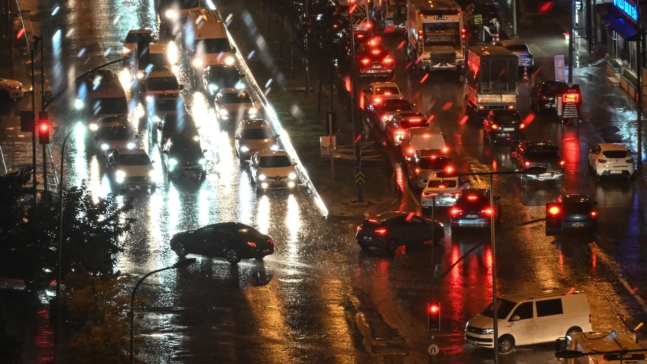 İstanbul’da Beklenen Kuvvetli Sağanak Başladı