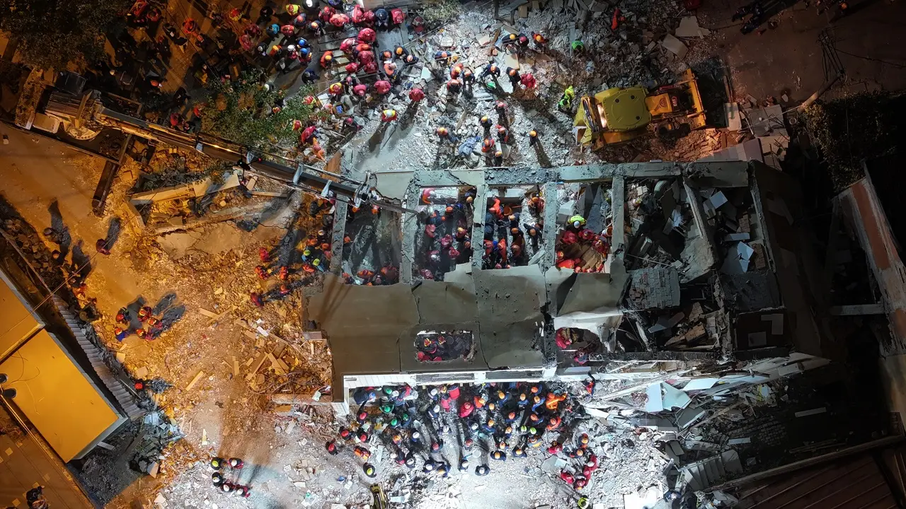 Kocaeli Gebze’de 7 Katlı Bina Yıkıldı 2 Kardeş Öldü, Abla Sağ Kurtarıldı SON GELİŞMELER