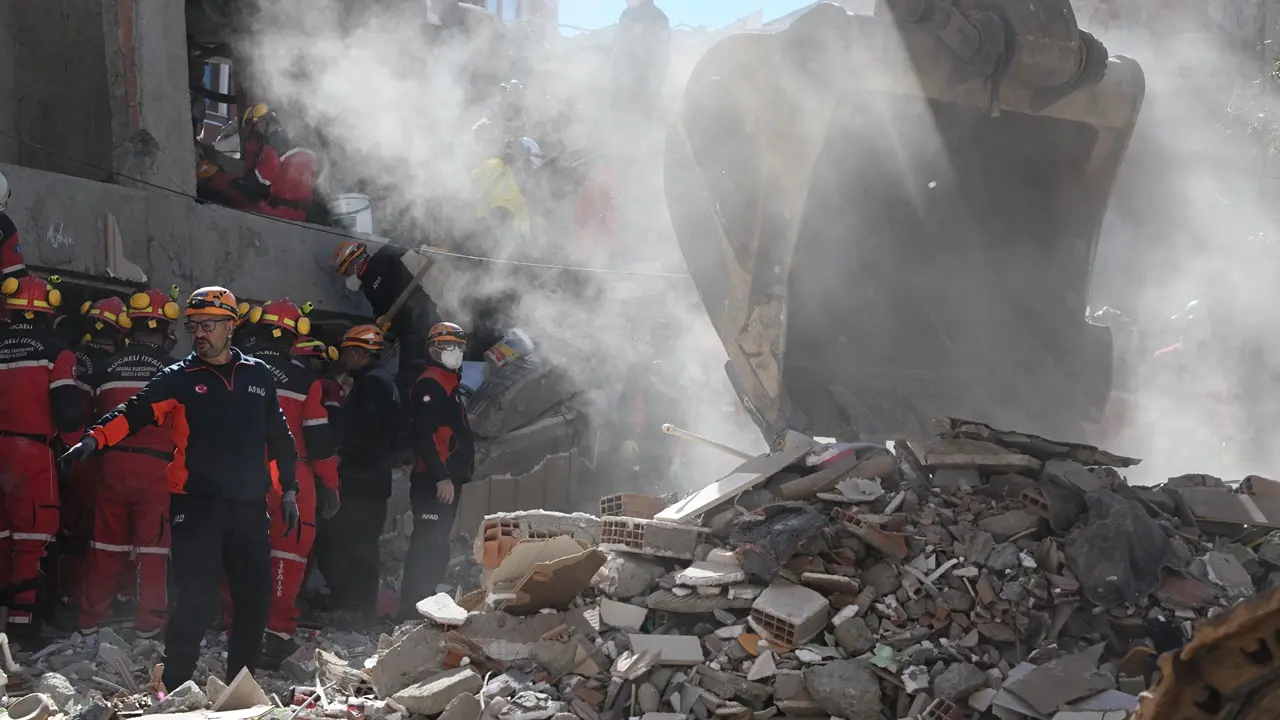 Kocaeli Gebze’de 7 Katlı Bina Yıkıldı 2 Kardeş Öldü, Abla Sağ Kurtarıldı SON GELİŞMELER