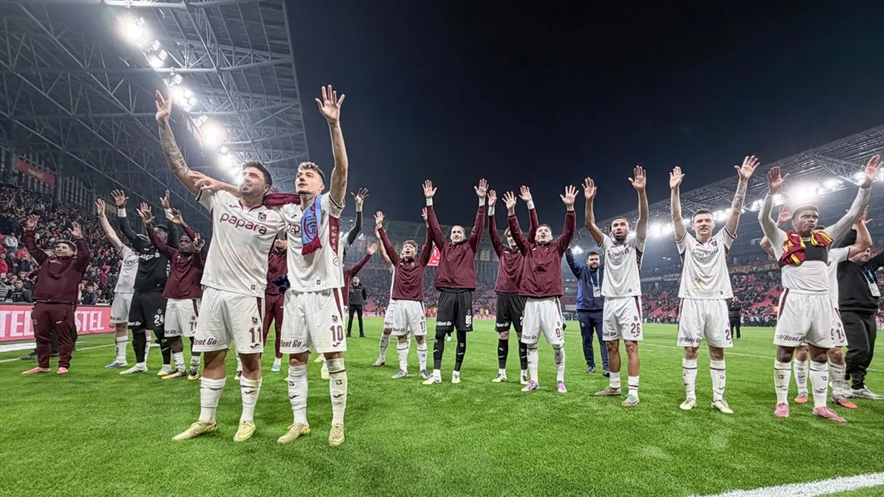 Trabzonspor Gözünü Zirveye Dikti 2. Sıraya Oturdu
