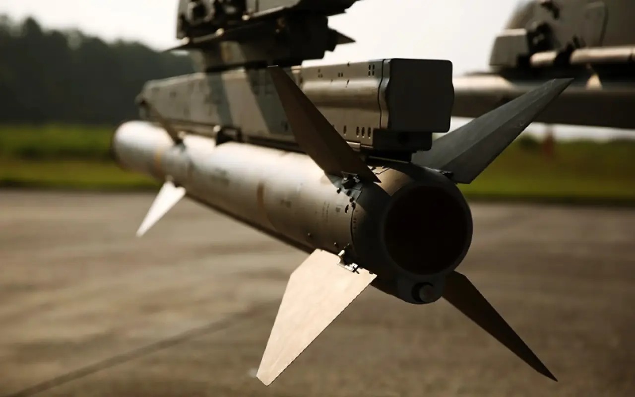 AIM-120C-8