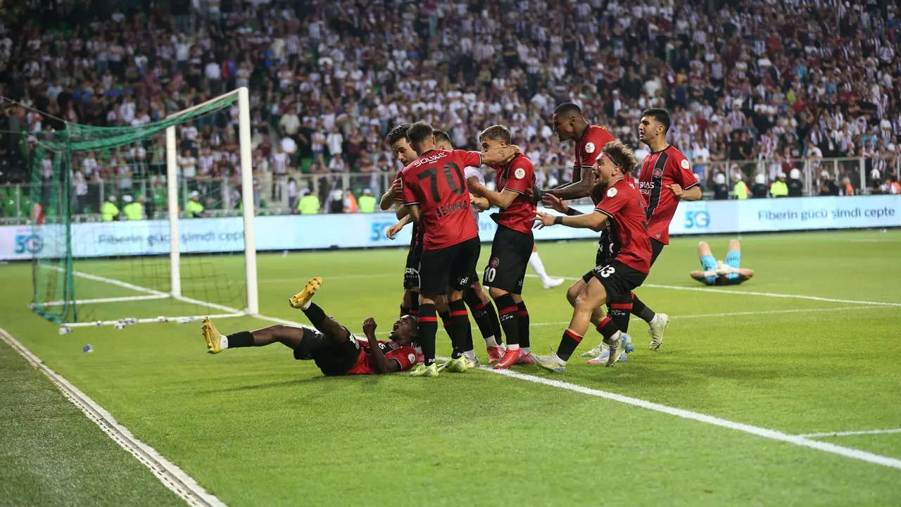 Fatih Karagümrük Uzatmalarda Süper Lig’e Yükseldi