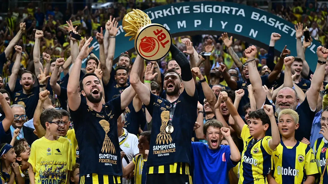 Basketbol’un Süper Ligi’nde Fenerbahçe Beko Şampiyon Oldu 