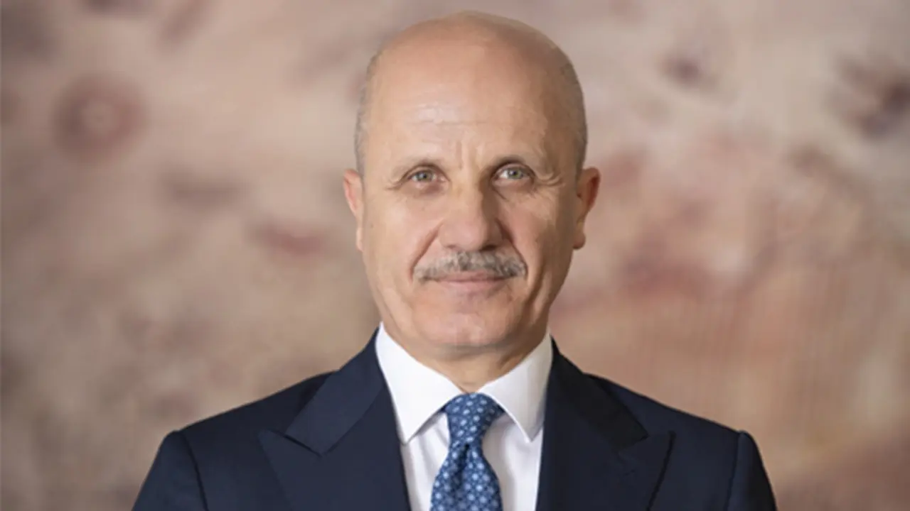 Prof. Dr. Erol Özvar Kimdir?