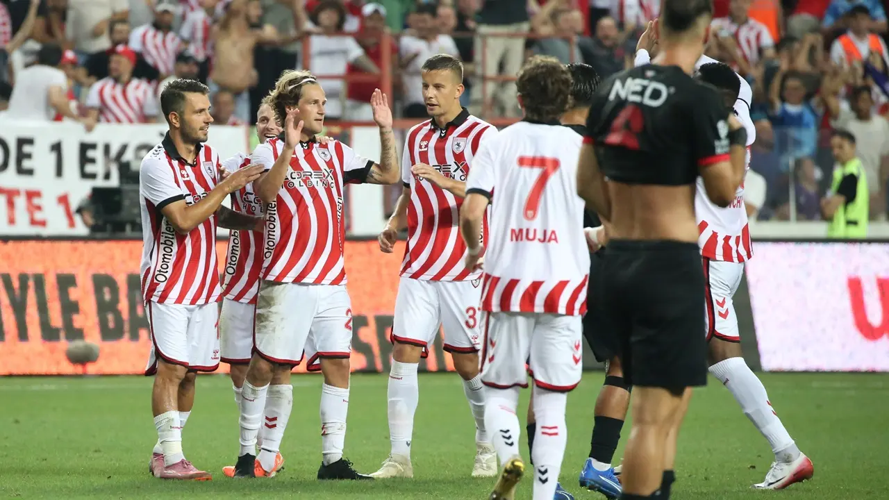 Samsunspor Gençlerbirliği'ni 2-1 Yendi