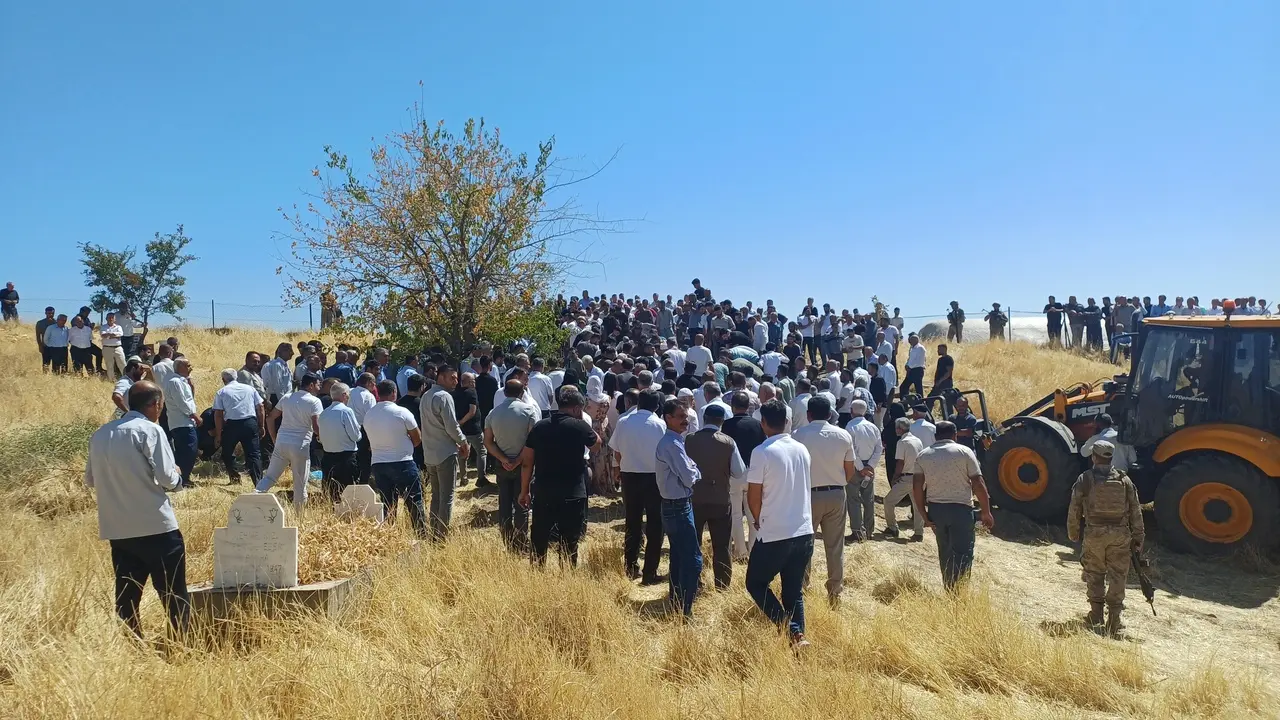 Anne, Baba Ve İki Çocuğun Cenazesi Defnedildi 